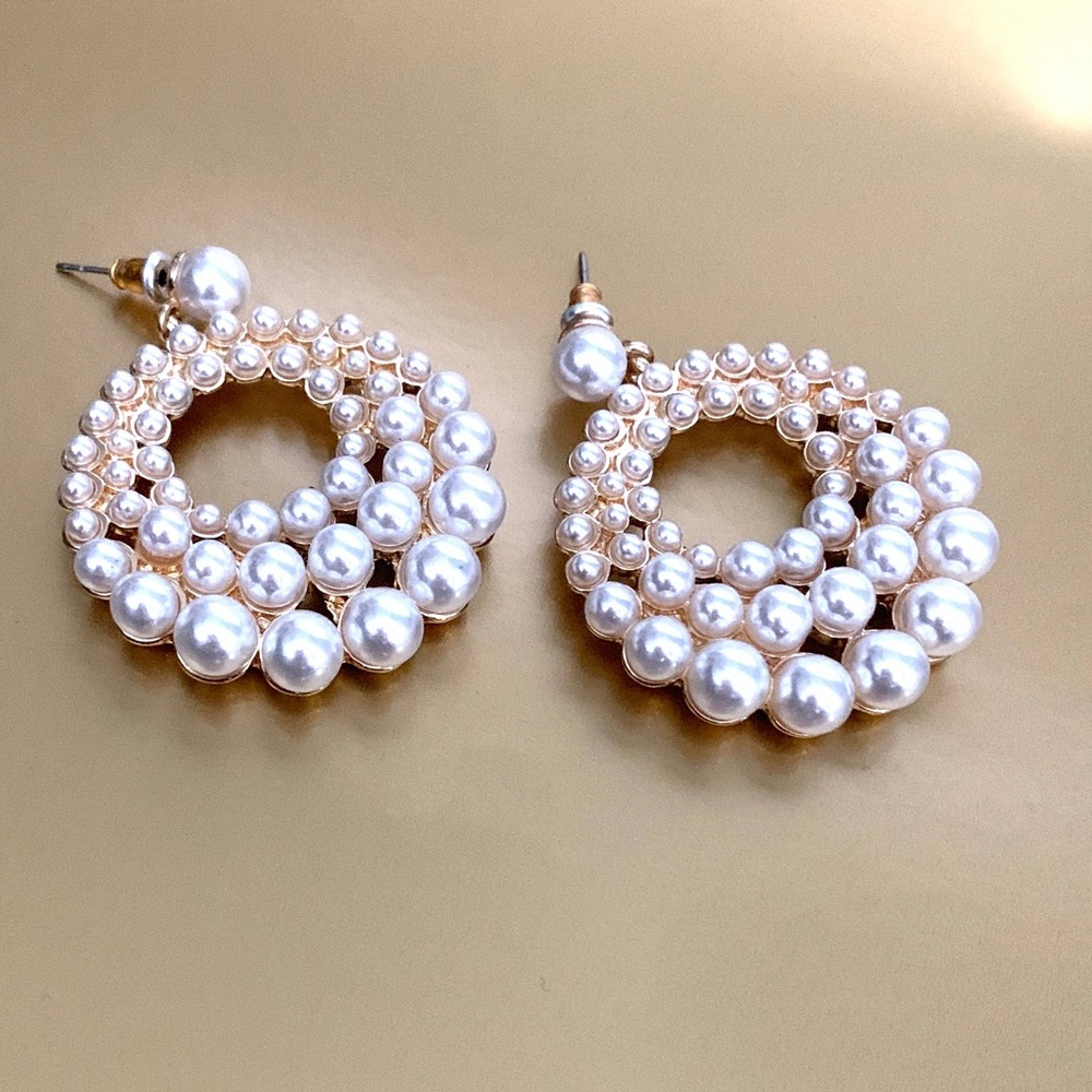 NEW Elegant Faux Pearl Rounds Earrings Post Back Classy NWT New